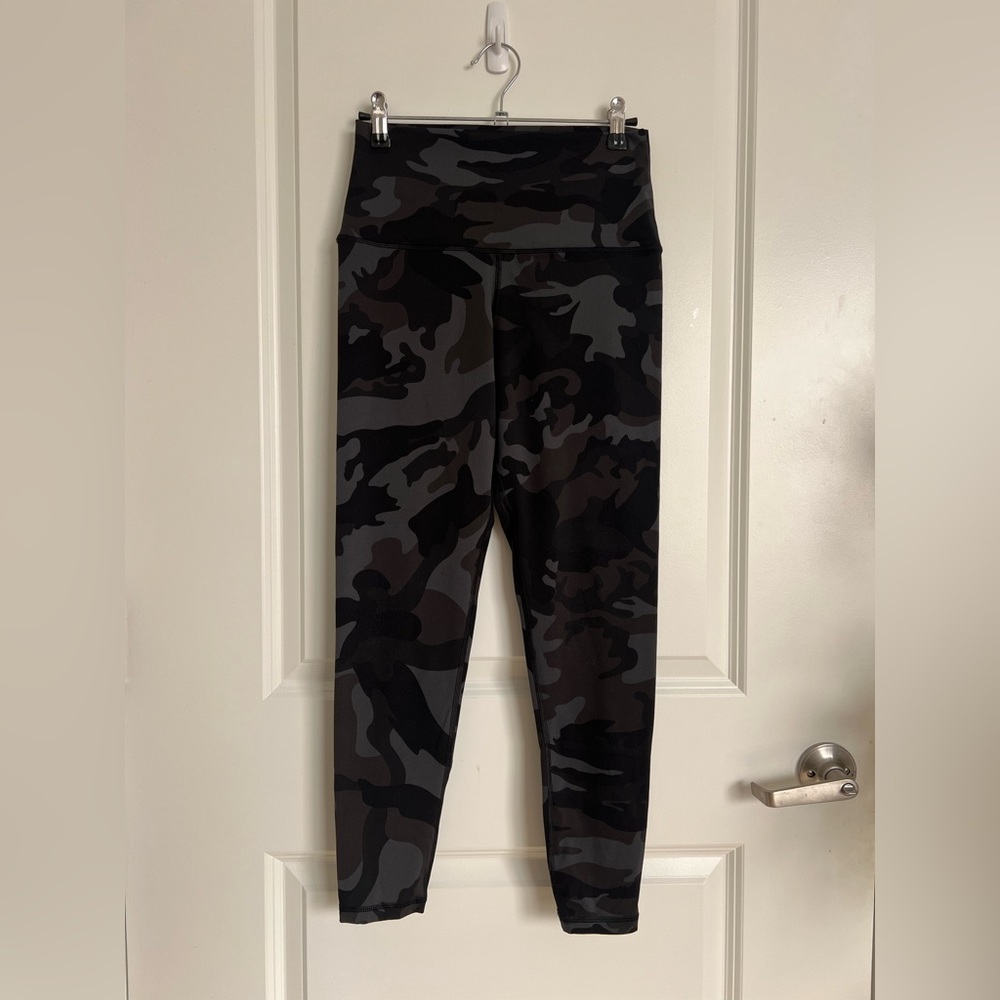 Lululemon Leggings | Black & Gray Camo | Size 8